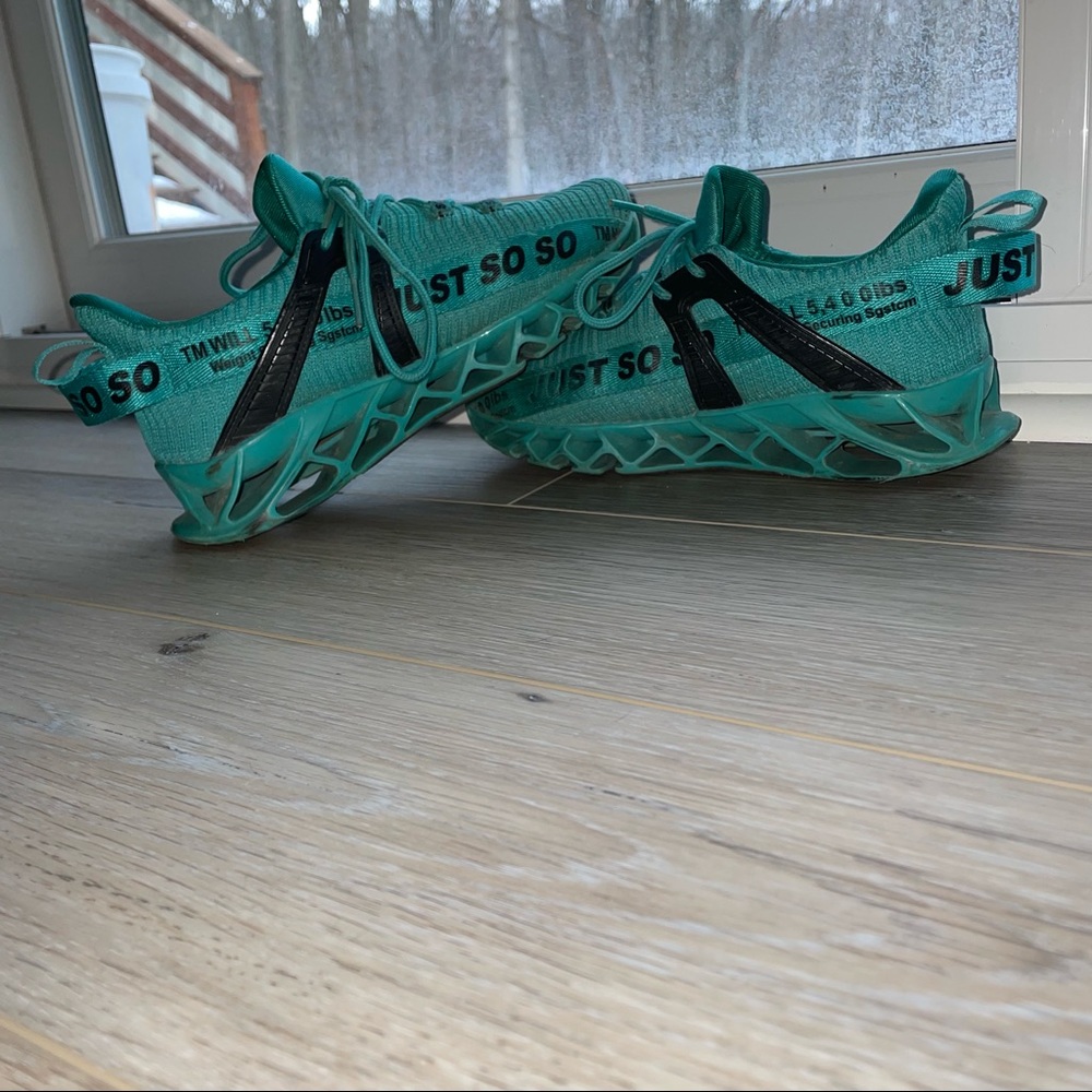 Just so so women’s tennis shoe